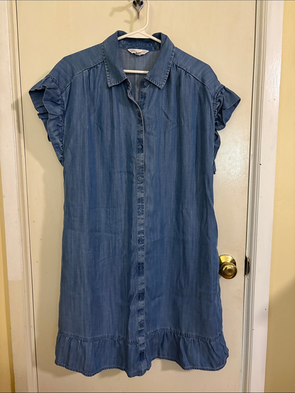 crown & ivy Chambray Button-Front Midi Dress in Blue